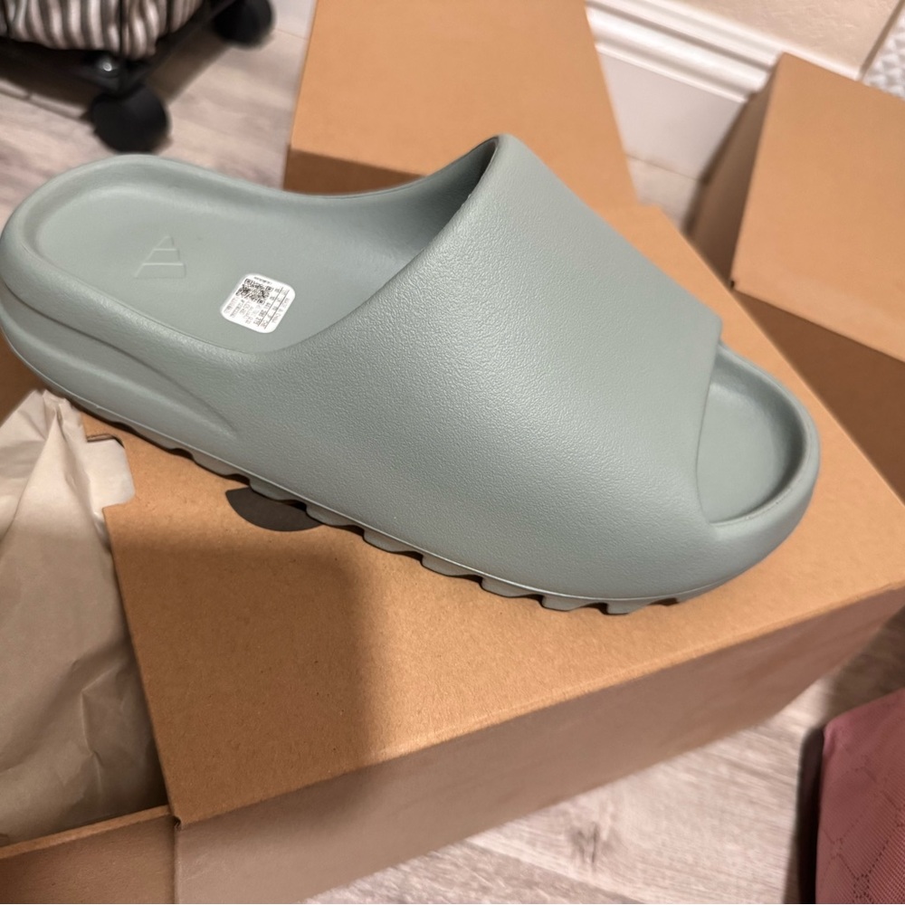 adidas YZY Slide Box in Brown Cardboard